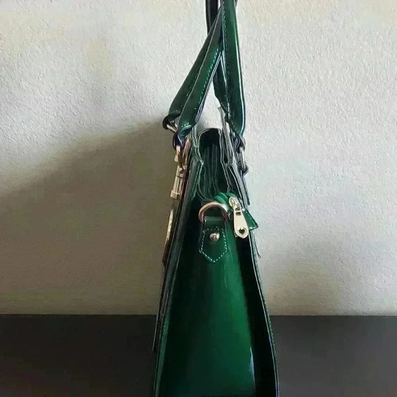Ferris & Mor Green Faux Leather and Suede Purse - Picture 10 of 13